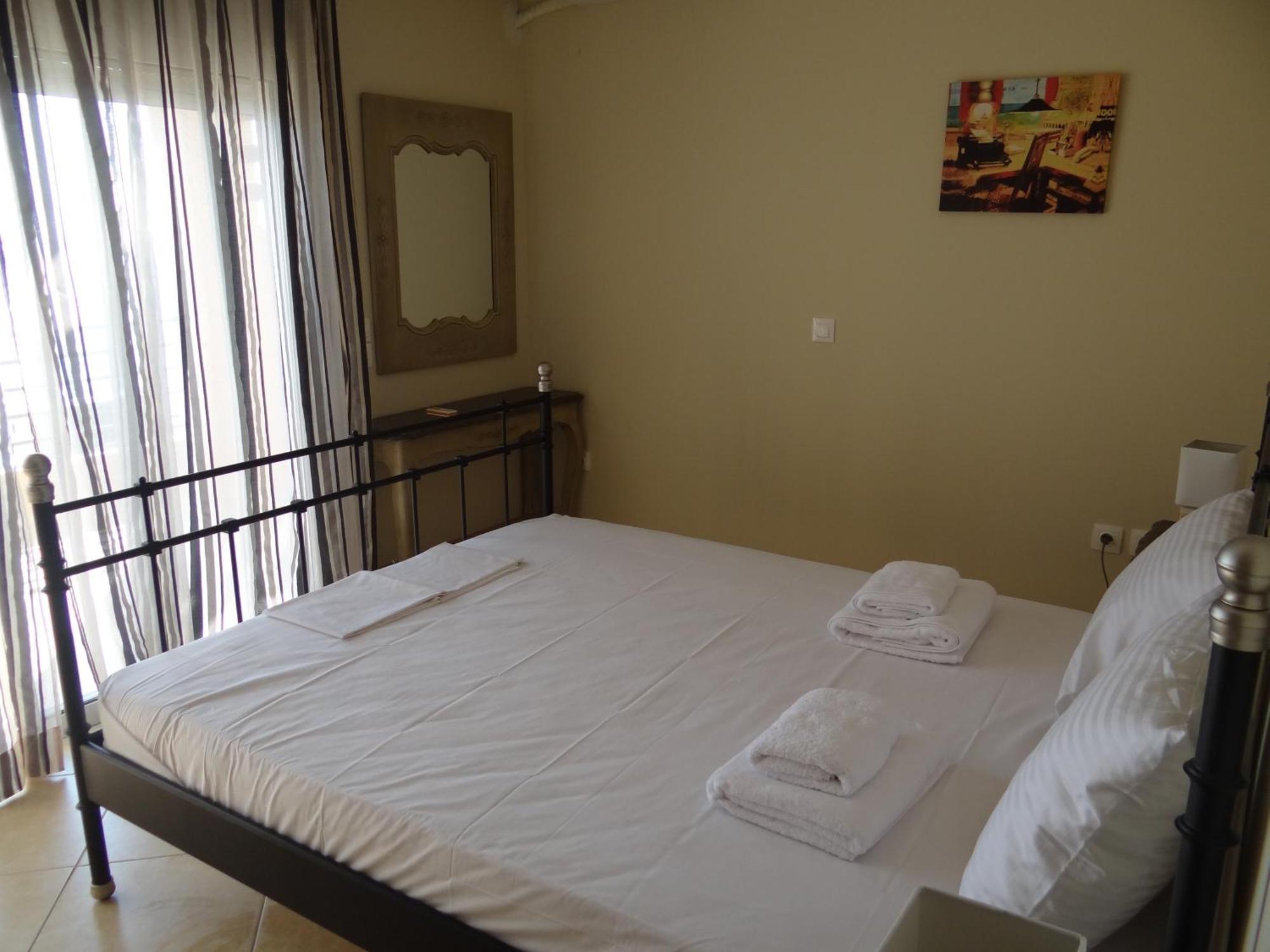 Aperanto House Paralia Loutsas الغرفة الصورة