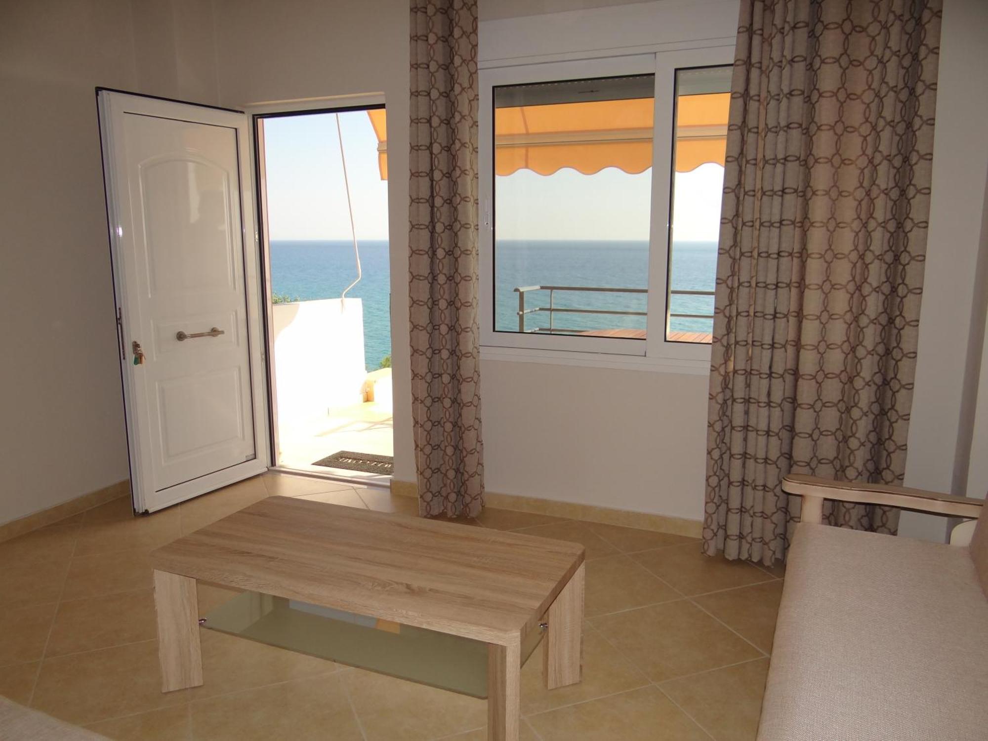 Aperanto House Paralia Loutsas الغرفة الصورة