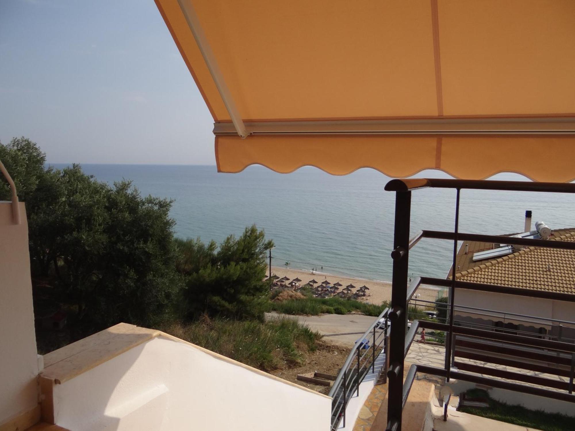 Aperanto House Paralia Loutsas الغرفة الصورة