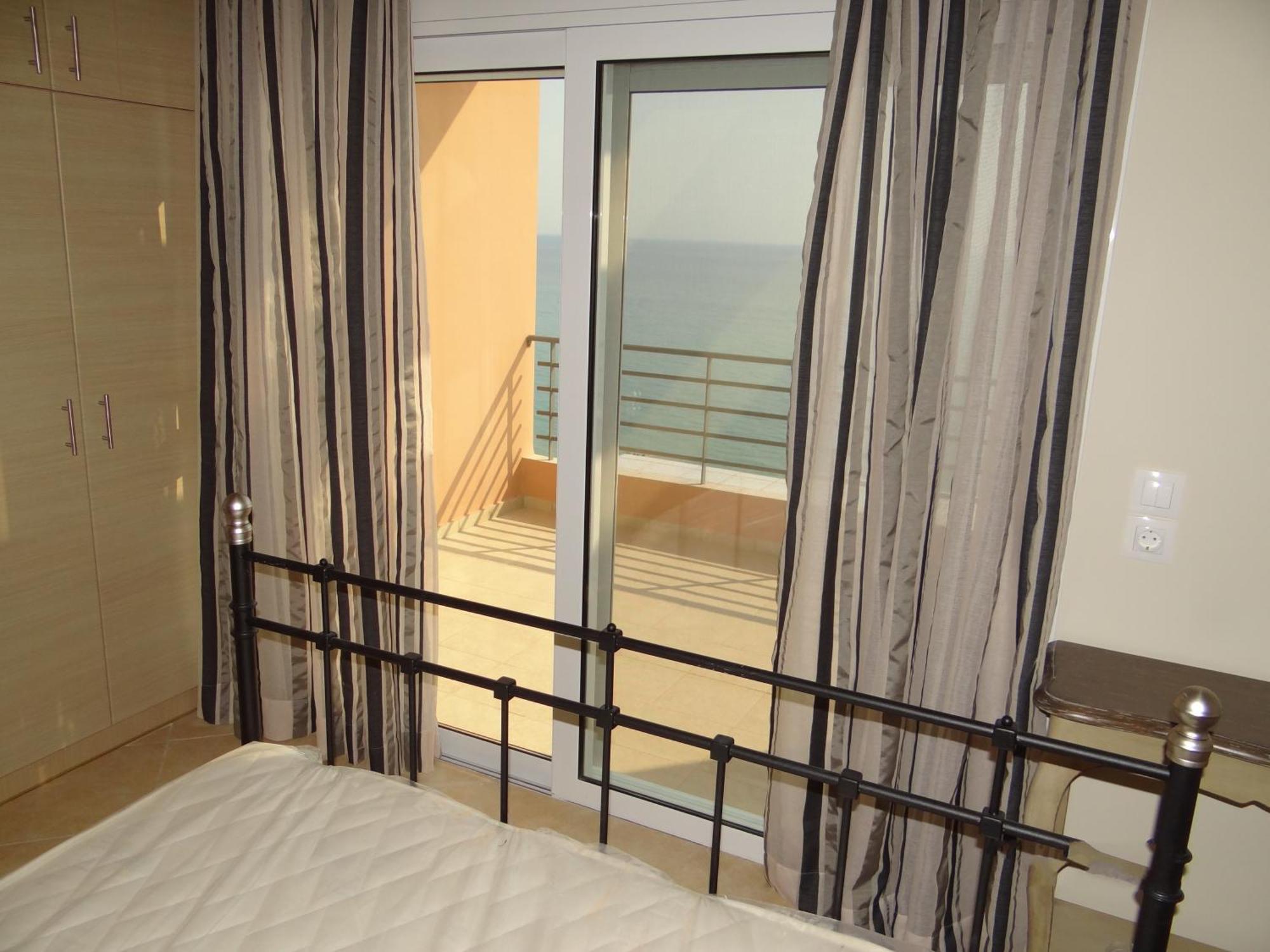 Aperanto House Paralia Loutsas الغرفة الصورة