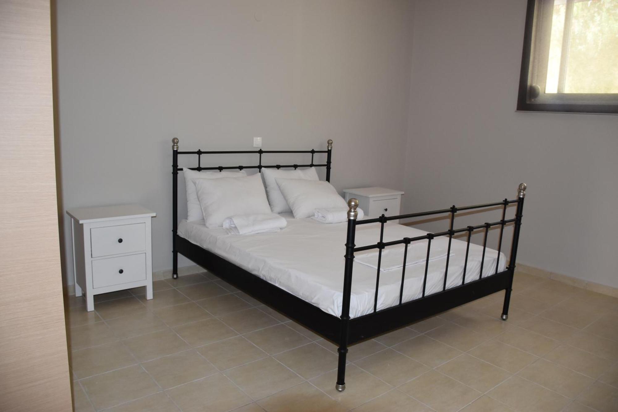 Aperanto House Paralia Loutsas الغرفة الصورة