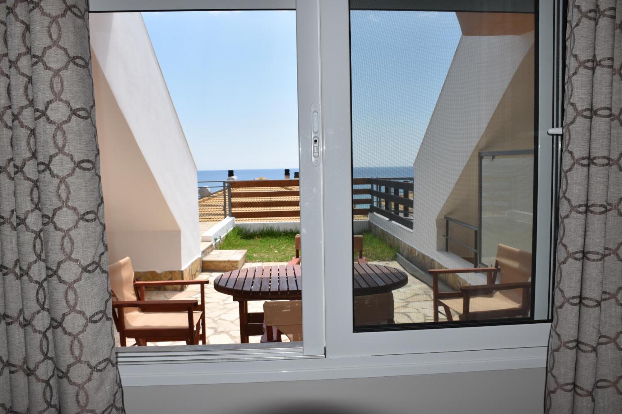 Aperanto House Paralia Loutsas الغرفة الصورة