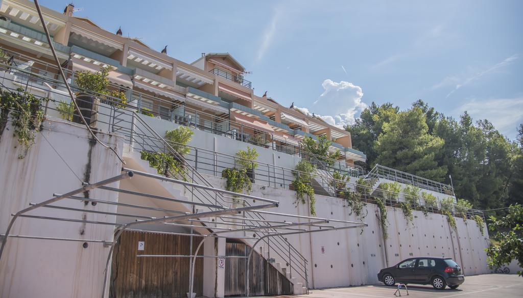 Aperanto House Paralia Loutsas المظهر الخارجي الصورة